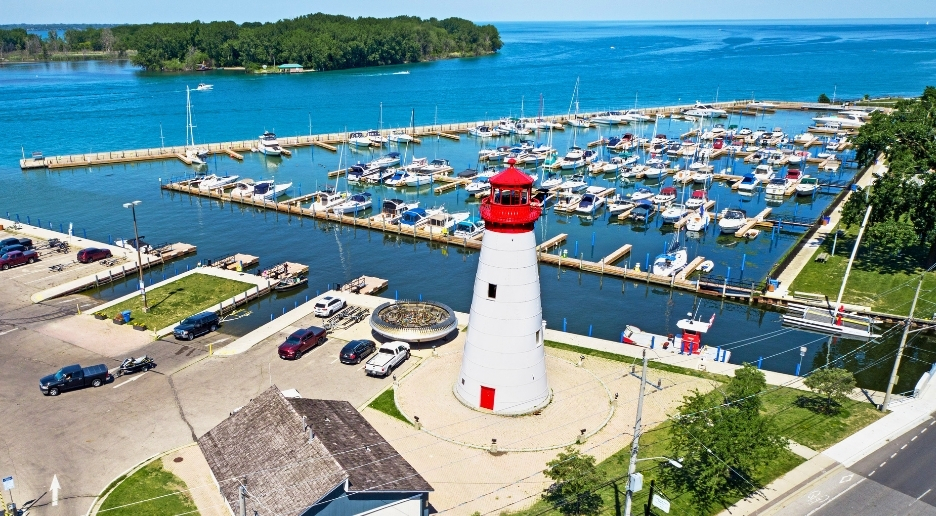 Lakeview Park Marina and lighthouse aerial view